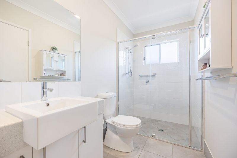 Attention Garden Lovers... Stylish Alfresco Living Awaits!