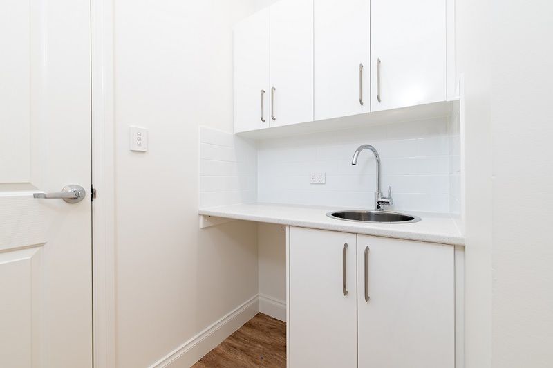 Spacious serviced apartment opening onto lovely communal courtyard