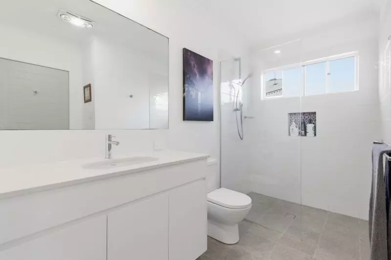 Modern Comfort Meets Seamless Indoor Outdoor Living