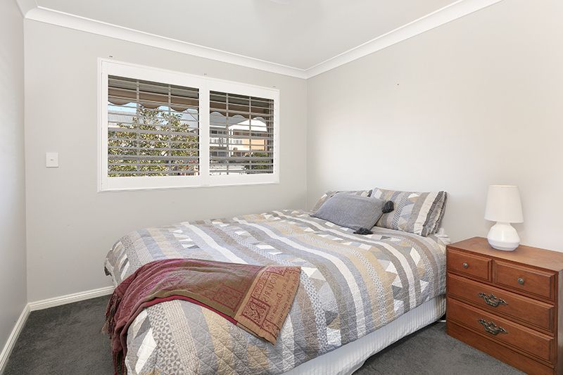 Perfectly located 3 bedroom unit with easy ramp access and glorious views.