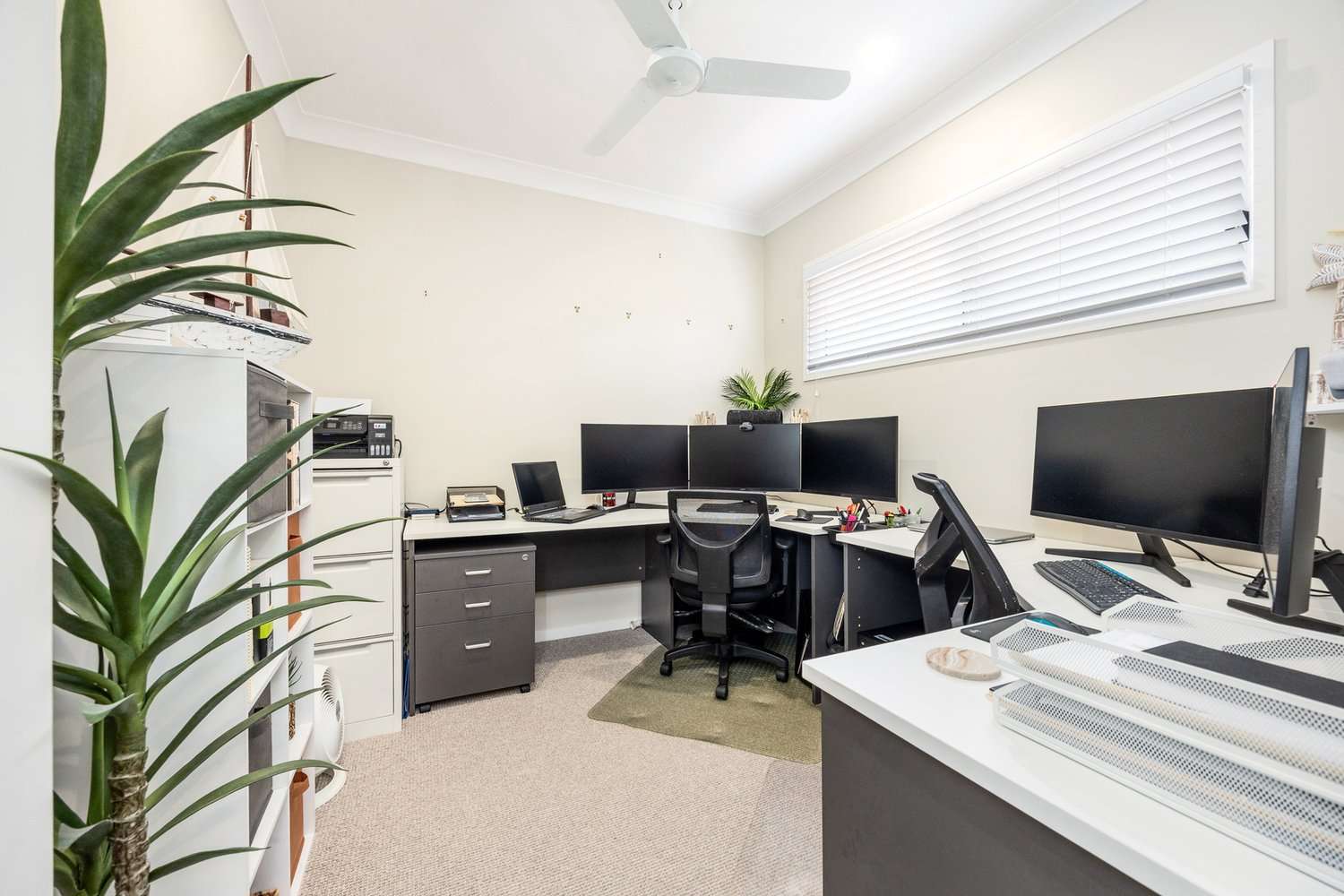 Stylish Corner Home – Extended Private Alfresco