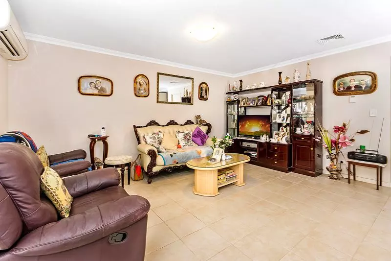 Perfect location stunning home. Home open Sun 26th June, 10am to 10.40am