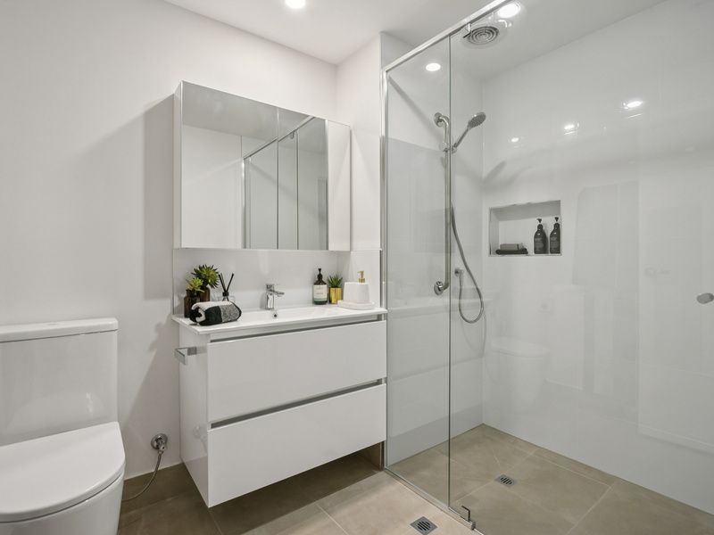 Brighton Bayside Apartment - Fully Refurbished