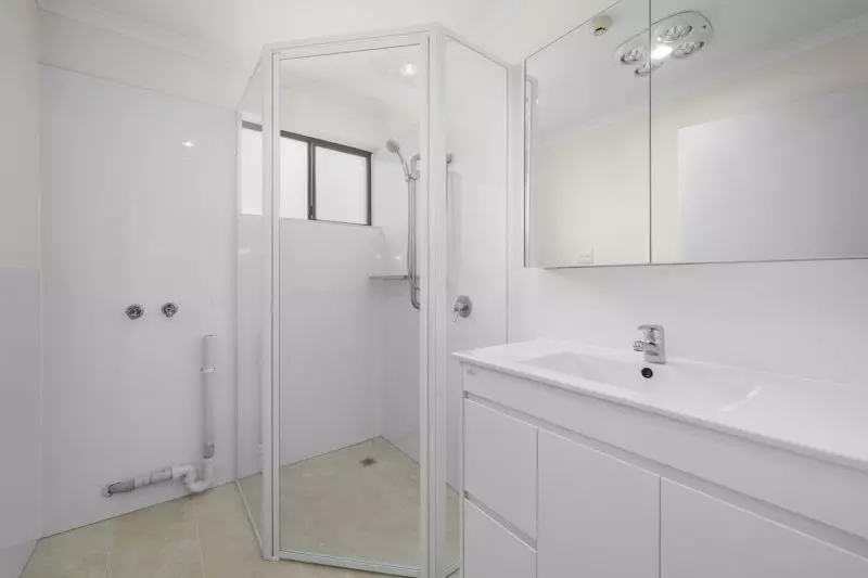 Two-bedroom apartment with water glimpses of Derwent river