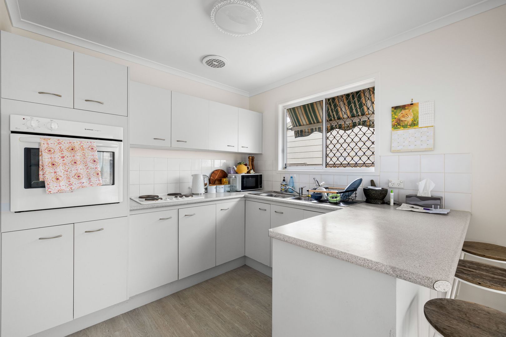 Sit on the balcony and watch the world go by and freshly painted too!!!