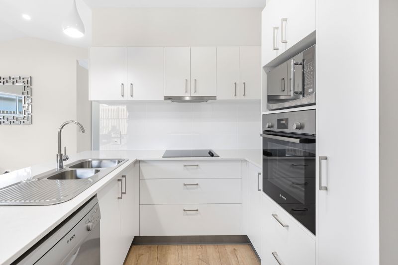 Practically new! Stones throw to community facilities!