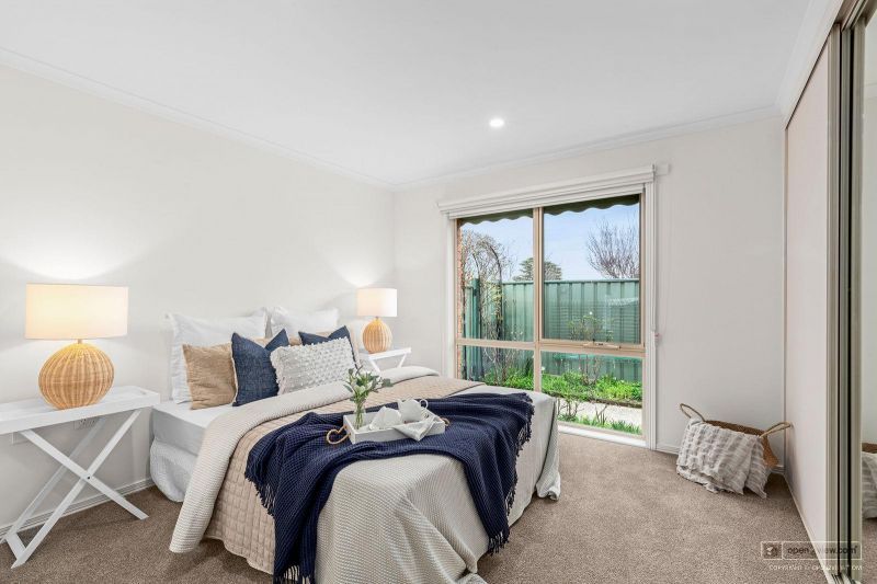 ** UNDER OFFER **   Fully renovated and ready to move in!