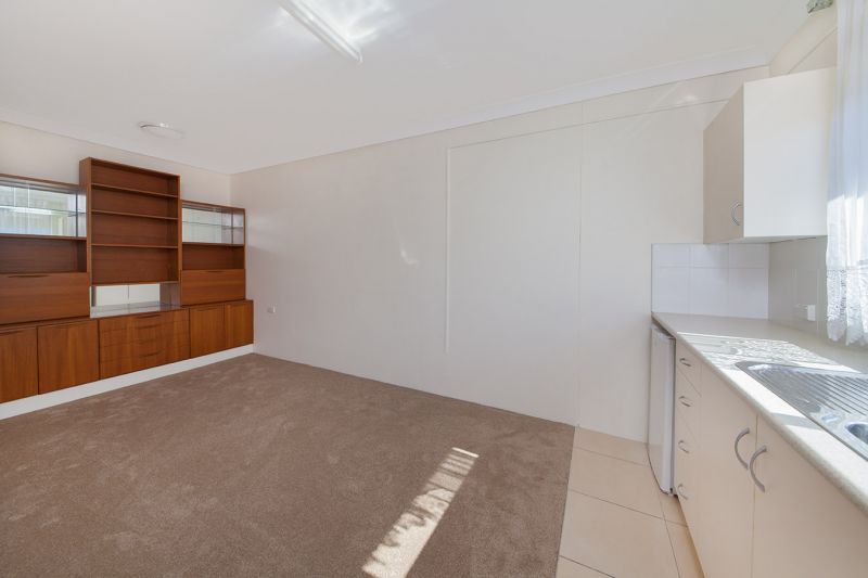 This generously proportioned floorplan offers worry-free, secure retirement living