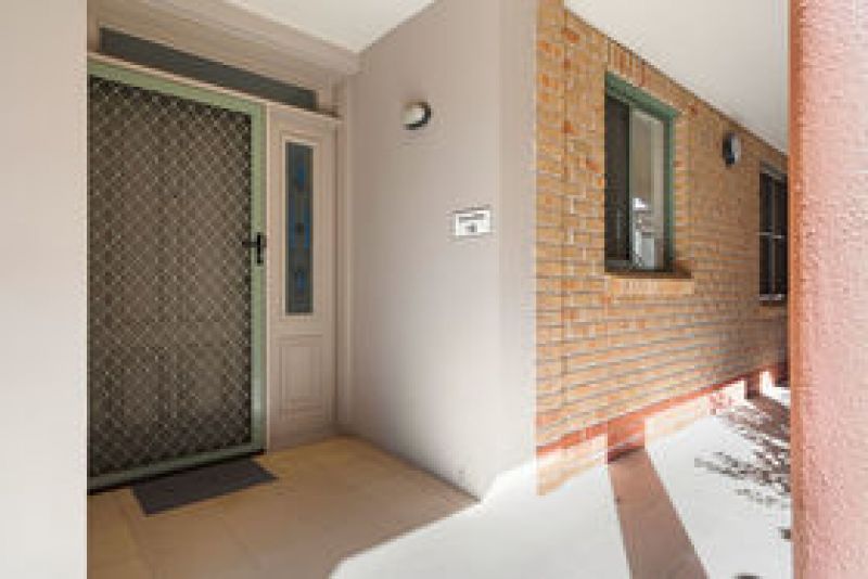 Ground level unit overlooking the central gardens