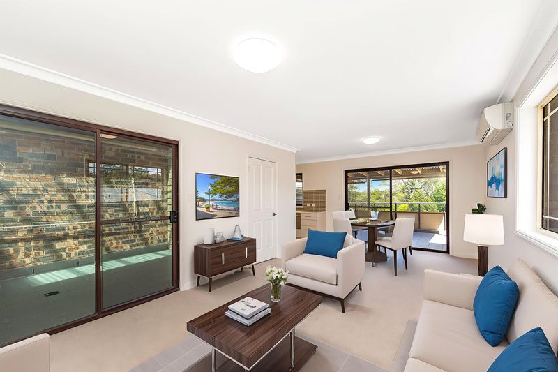 Light-Filled Villa with Atrium, Balcony and Garage
