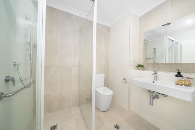 Light and bright apartment with services