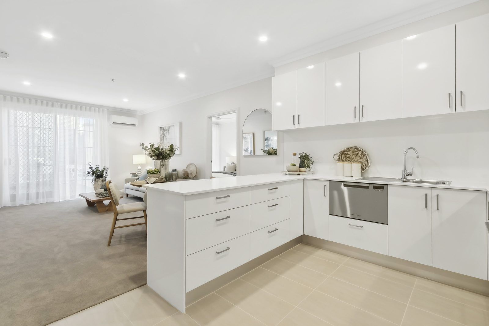 Large 2-bedroom, 2-bathroom ground-floor apartment