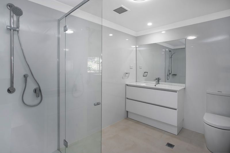 Modern Serviced Apartment with Garden Views and Garage