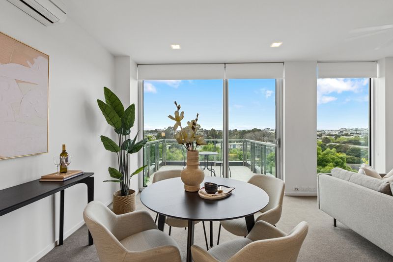 Retire in a beautiful cosmopolitan area with this 3 bed apartment!