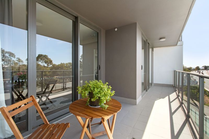 Superb Living by the River