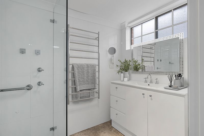 Elegantly renovated ground floor unit overlooking beautiful gardens close to clubhouse.