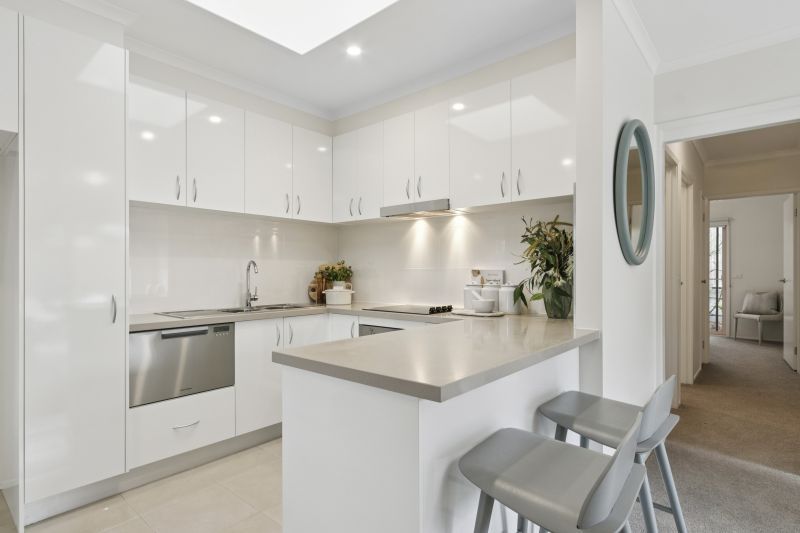 2 bed villa with private courtyard and modern kitchen