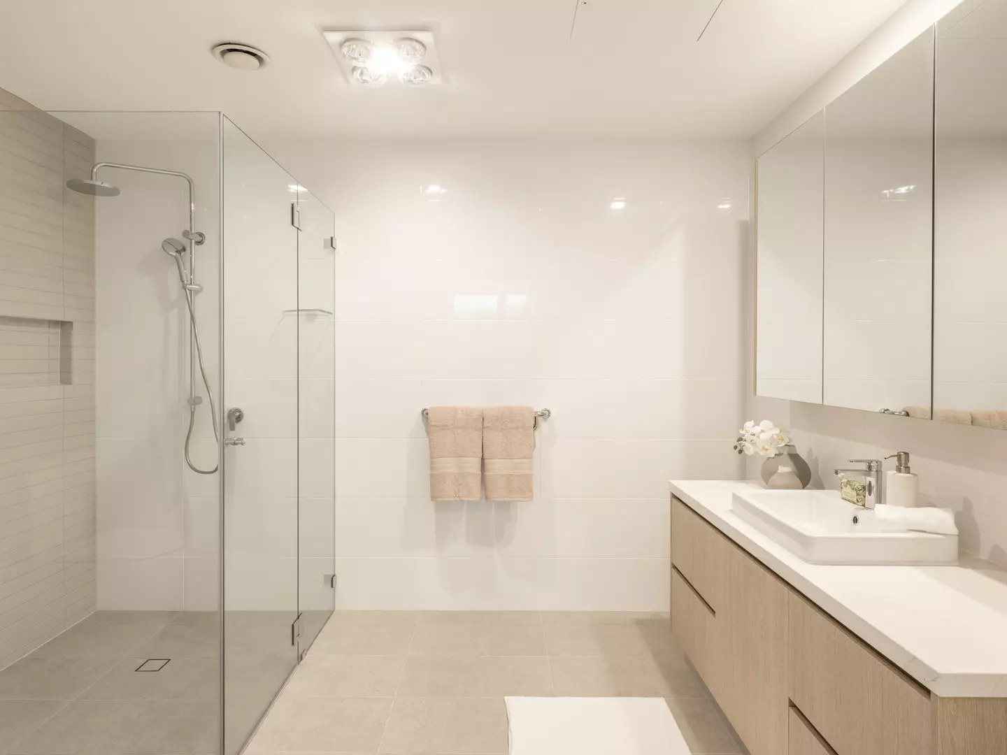 Luxury 2 bedroom plus study, 2 bathroom 