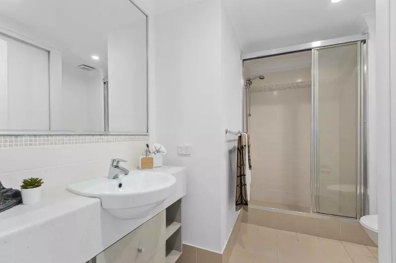 Light & Bright Living, Refurbished... See it to Believe it!!