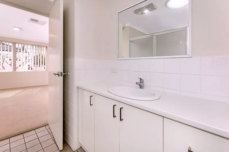 Delightful home overlooiking the Canning River