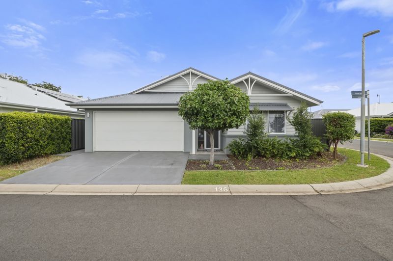 Light-Filled Living – Elegant Three Bedroom Home