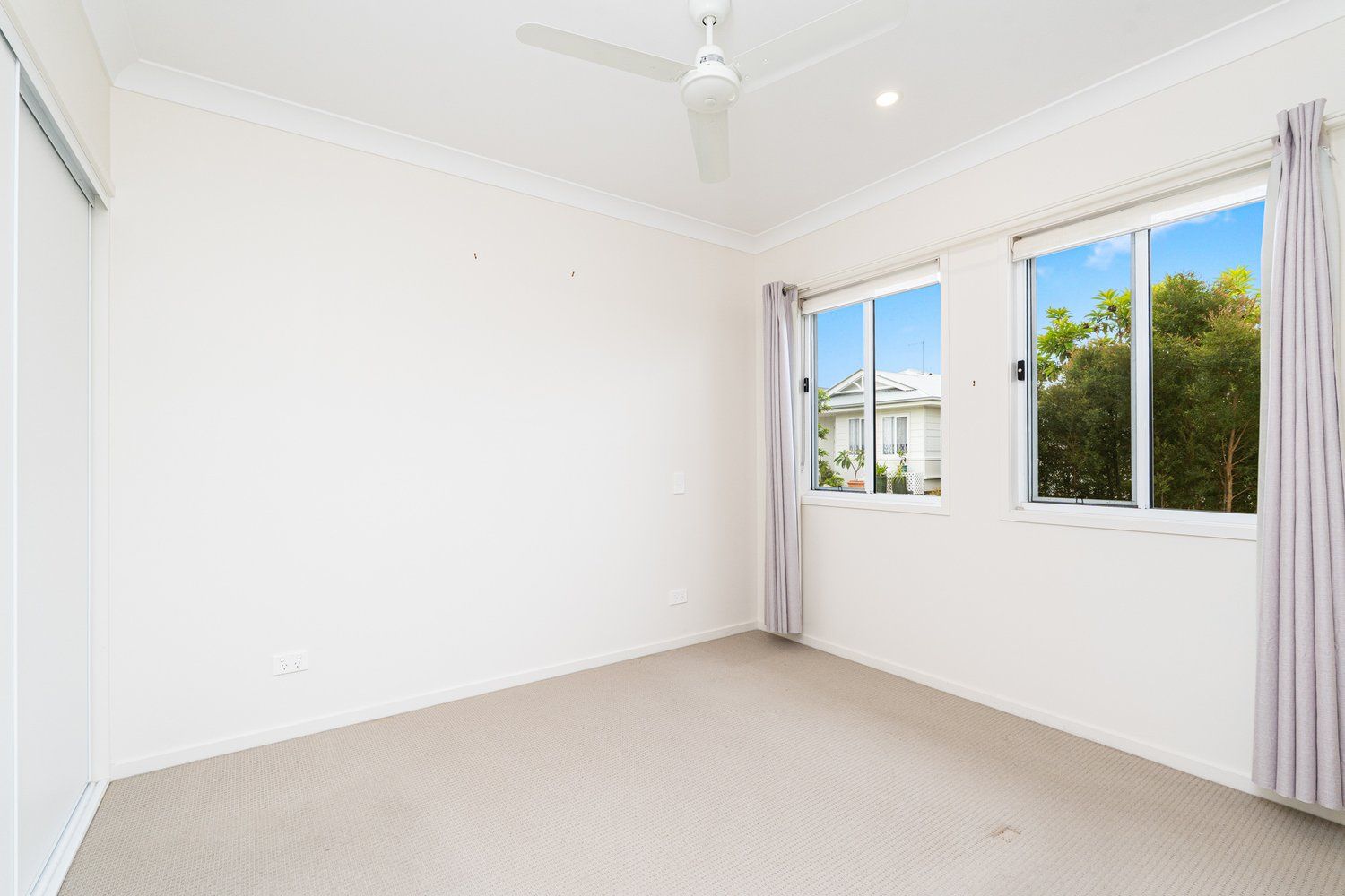 Bright, Stylish Home - Perfect for Easy Living!