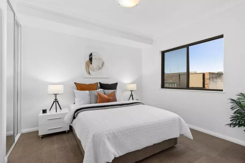 Light & Bright Living, Refurbished... See it to Believe it!!