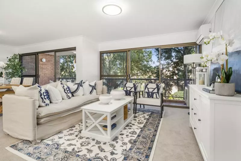 Refurbished large 2-bedroom unit with 4 outdoor spaces