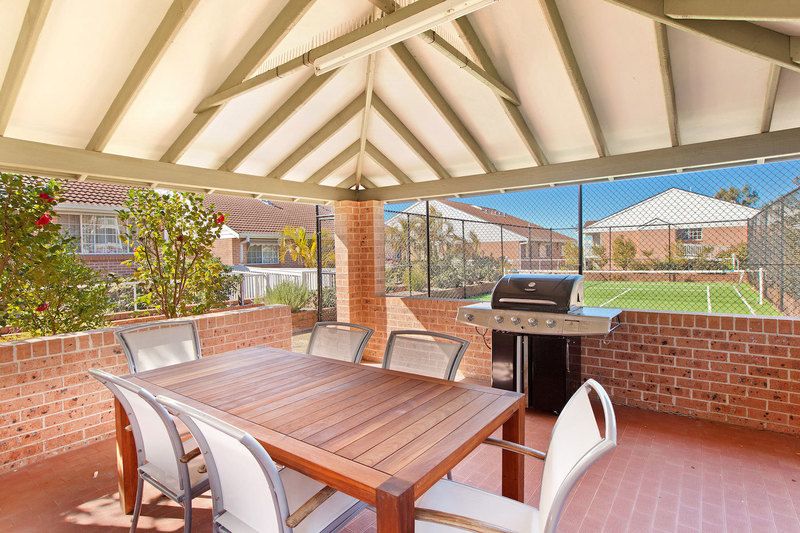 Elegant, open plan unit featuring a sunny north facing terrace