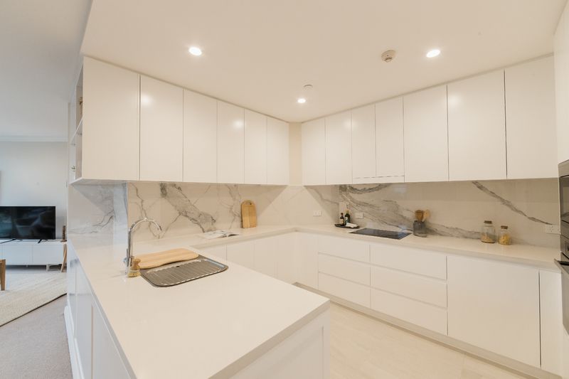 Elevated Apartment with Views Over Rushcutters Bay