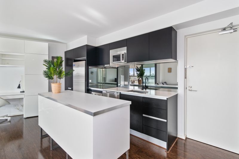 Luxurious Urban Living in Central Location!