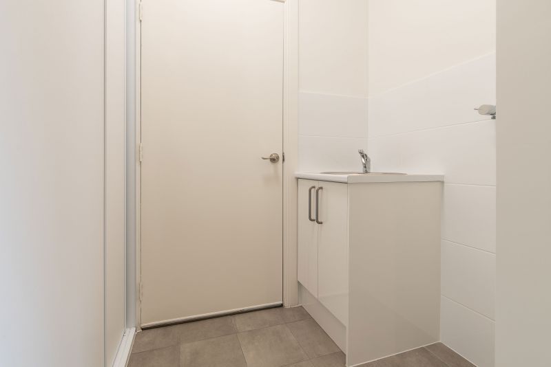 Spacious unit opening onto lovely communal courtyard