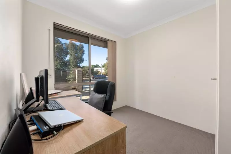 Spacious, Easy Maintenance Family Home!