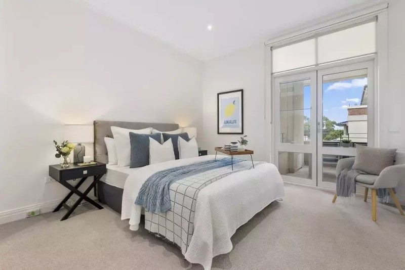 Bright & light with lovely garden views!