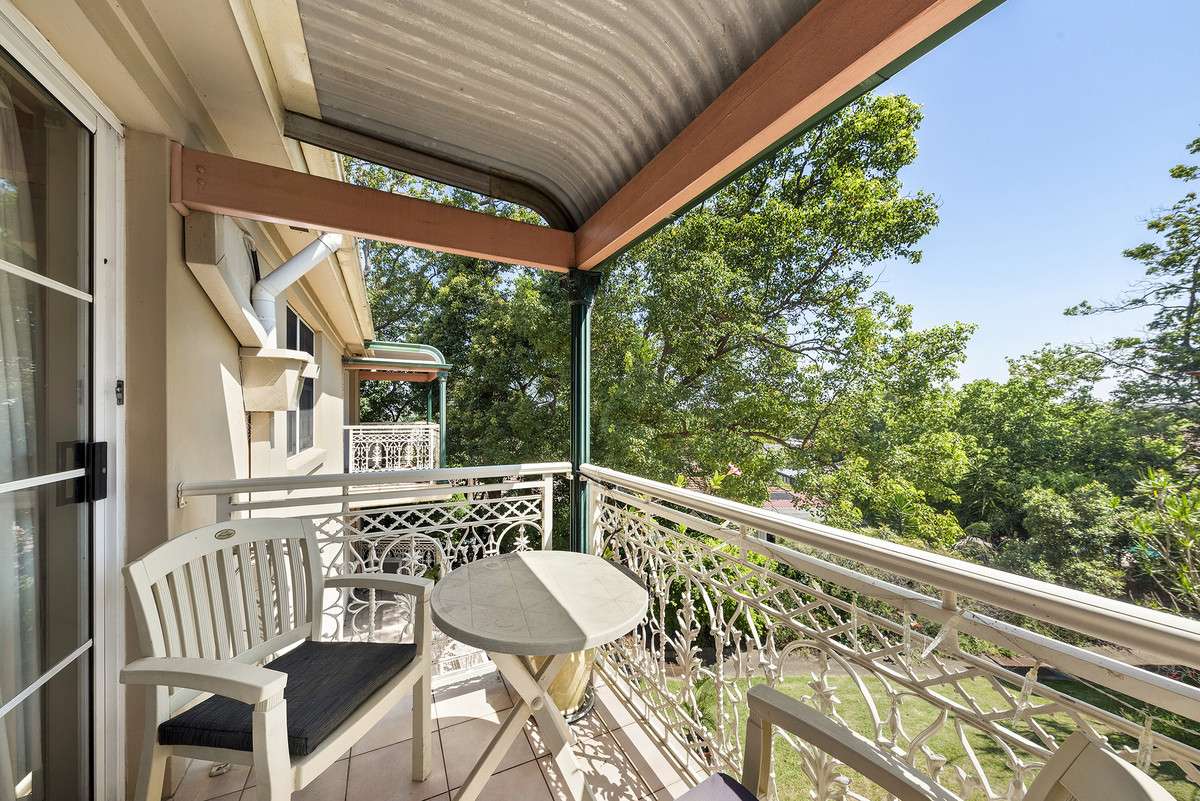 Rare larger 1 bedder with superb garden green outlook