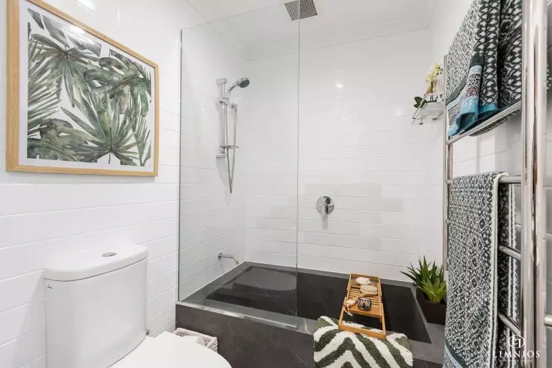 Oversize apartment with park views!