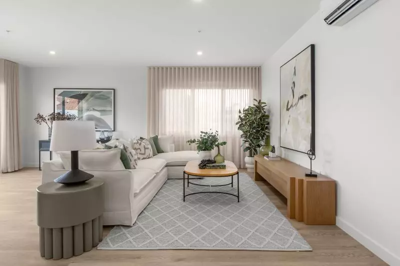 First-floor 2-bedroom corner apartment