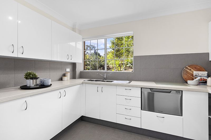 Ideally located, stylish ground floor unit near the Clubhouse.