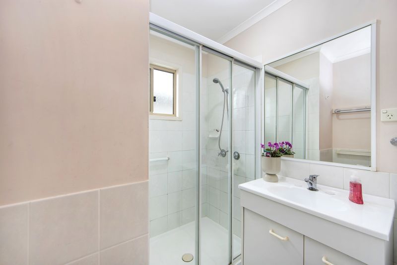 Delightful Home - 2 Bedrooms + Study