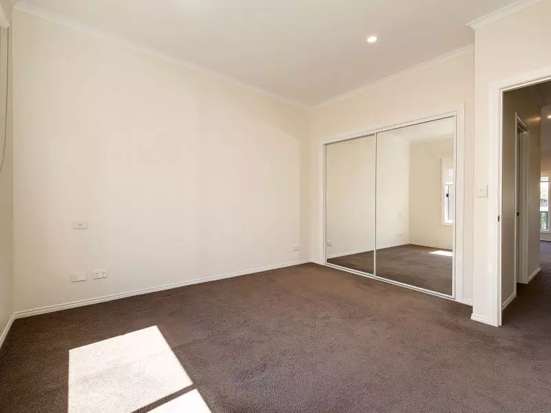 Beautiful home, beautiful village in Sunshine