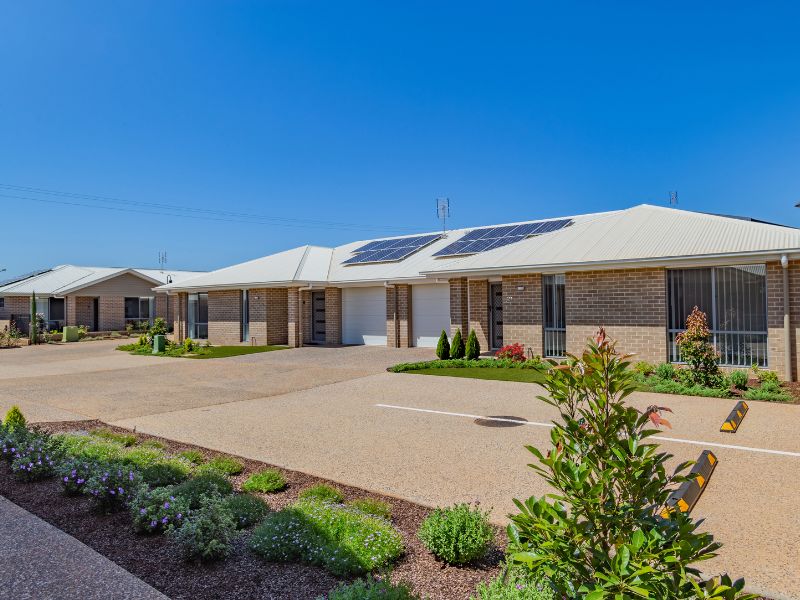 Oak Tree Retirement Village Darling Heights, Platz Street 