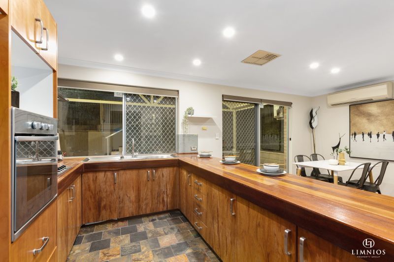 Spacious end villa with massive yard!