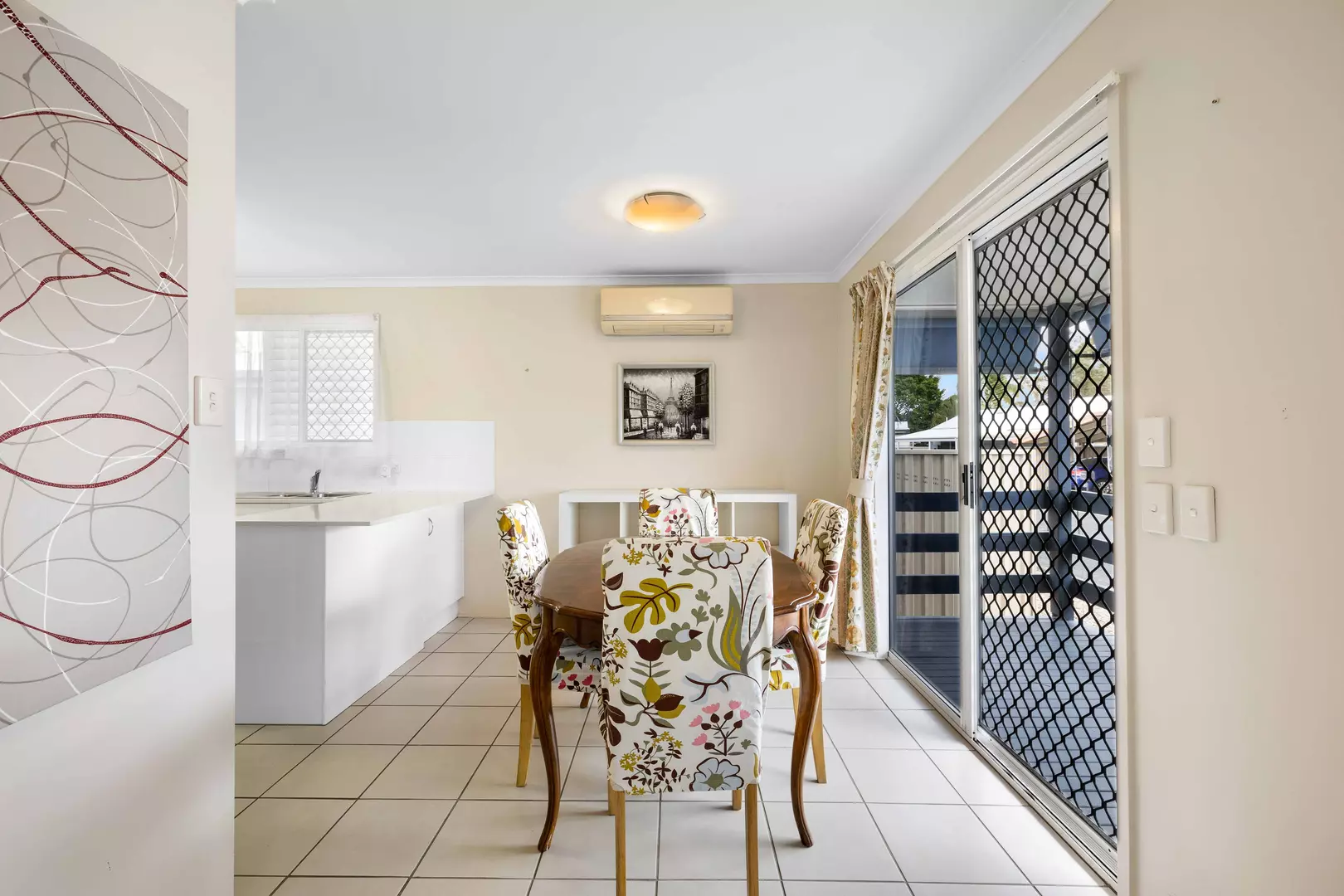 Beautifully presented property with Double Garage and DOG Friendly!!!