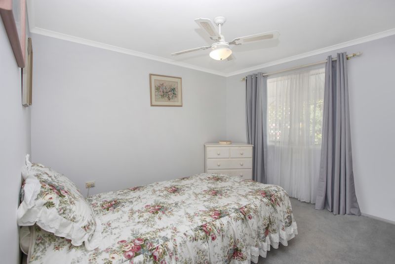 Perfect Two Bedroom Home - Gardeners Delight!