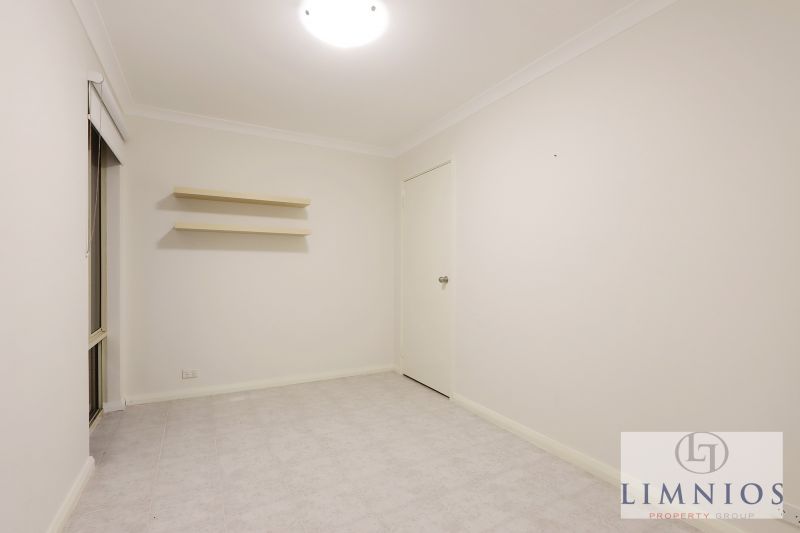 Street Front Home In Quiet Cul - De - Sac