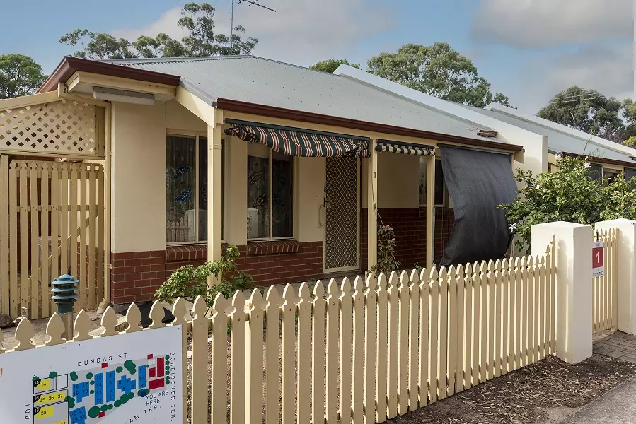 One Bedroom w/- Sunroom - close to Main Street