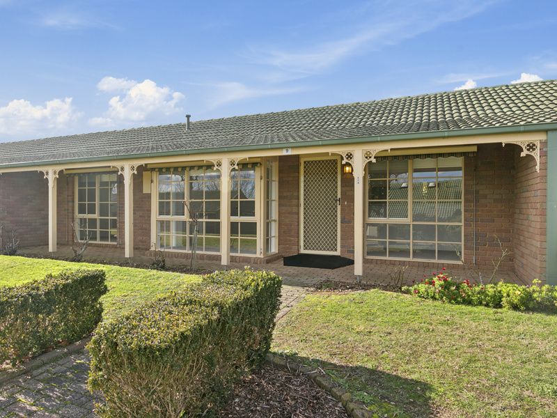 Beautifully Presented Villa with Spacious Yard in Prime Location