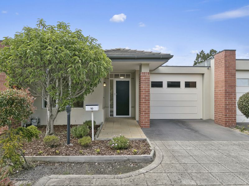 Refreshed Villa, Private garden and Open-plan Living