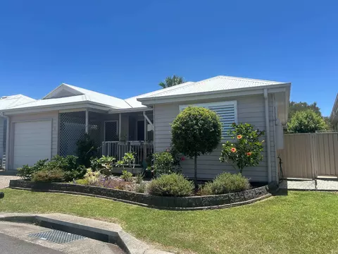 Rare Luxury Lakefront Retreat 