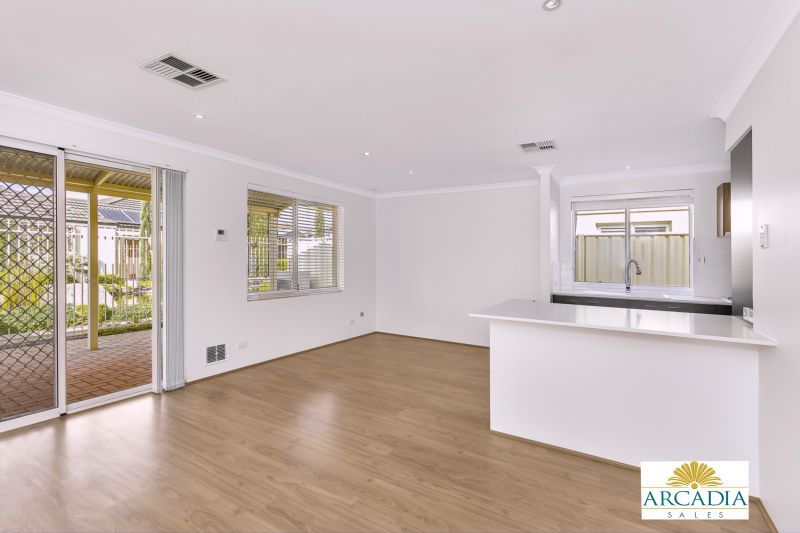 ARCADIA WATERS MADDINGTON - Dress to Impress...